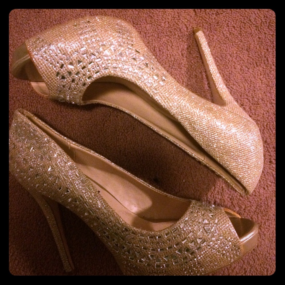 Size 9 NYE shoes
